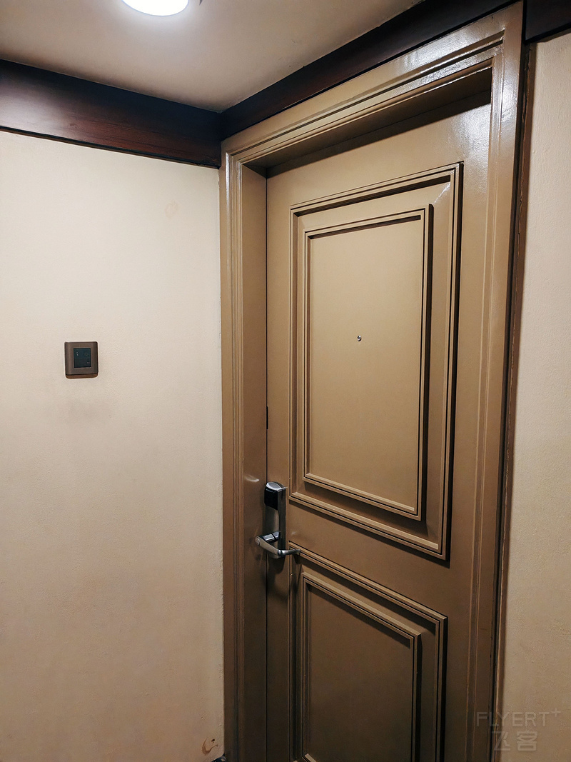 1012211SvvgxOdBIDey56f.jpg