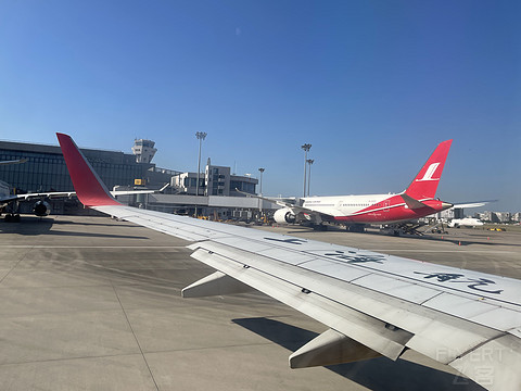 虹桥T1 休息室V01 | 上海SHA-台北松山TSA | 上航B738 两岸航线