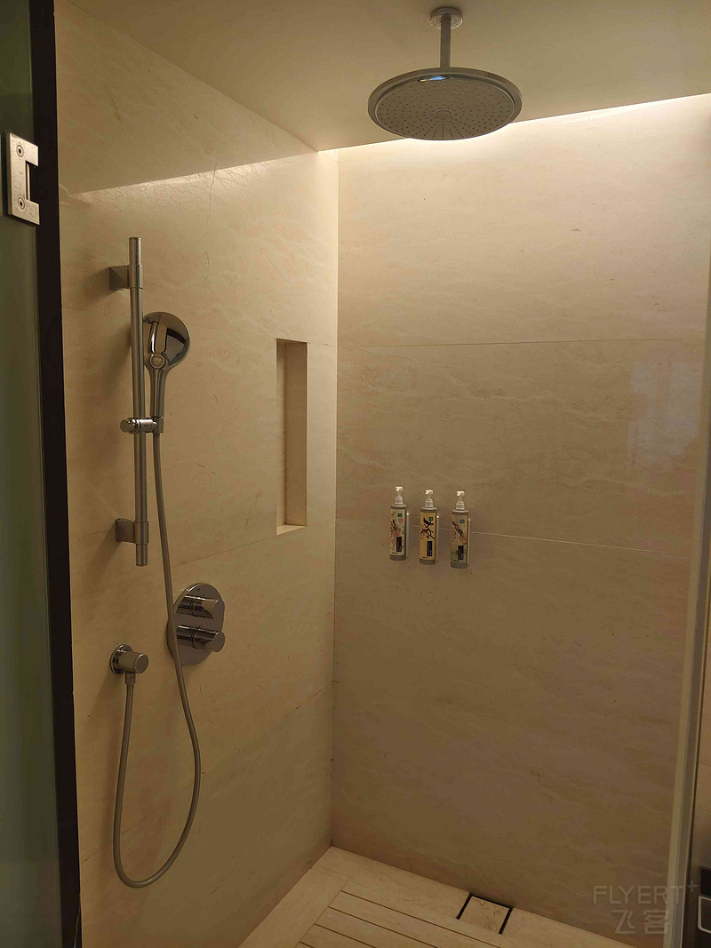 1551502kw0ESeDReJLXkgb.jpg