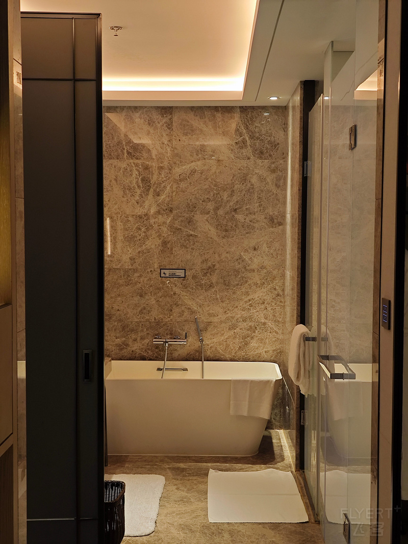 105017L5y4cnsGlM1leUfA.jpg