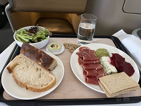 澳洲航空 悉尼-东京 A330商务舱体验
