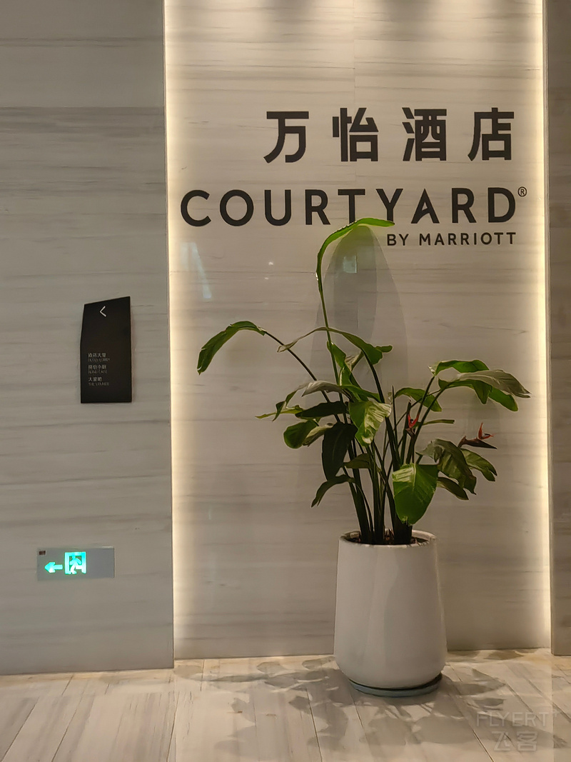 125430H6Ed43W1KNHUIhXs.jpg