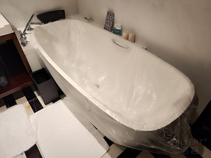 151157pUKfT6JqE8iCMHVh.jpg