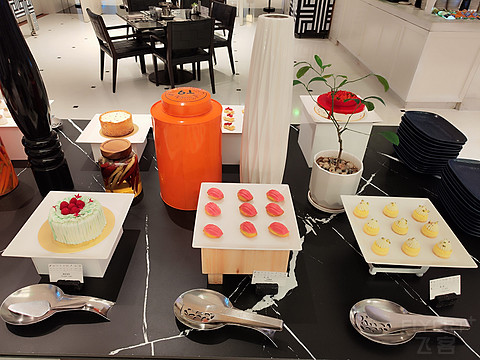 武汉泛海费尔蒙酒店【丝佰趣】东南亚主题美食节自助晚餐体验