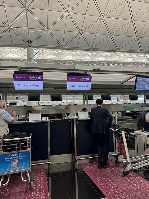 QR817｜Qatar Airways HKG-DOH Business Class｜B77W
