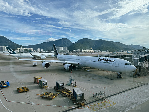 QR817｜Qatar Airways HKG-DOH Business Class｜B77W