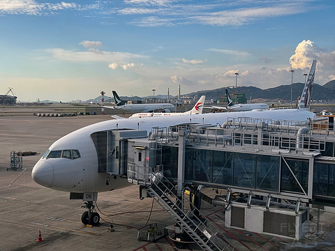 QR817｜Qatar Airways HKG-DOH Business Class｜B77W