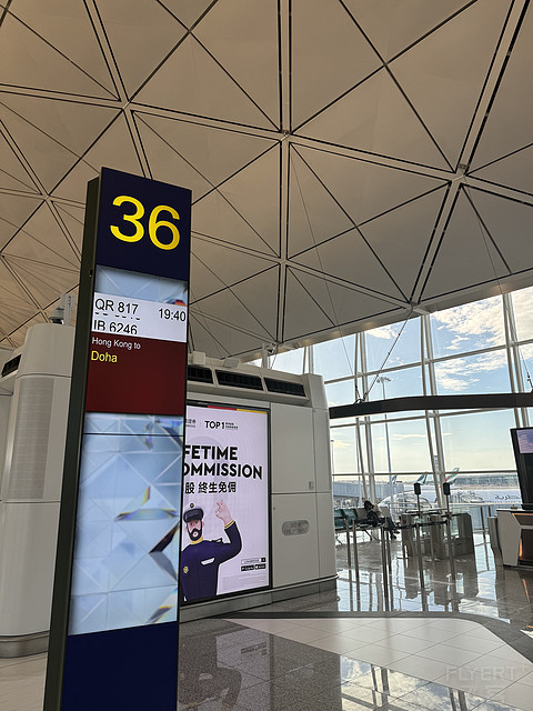 QR817｜Qatar Airways HKG-DOH Business Class｜B77W