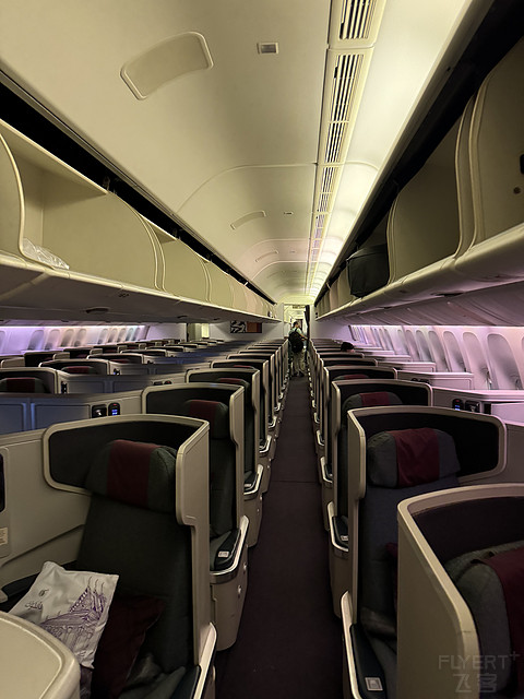 QR817｜Qatar Airways HKG-DOH Business Class｜B77W