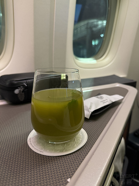 QR817｜Qatar Airways HKG-DOH Business Class｜B77W