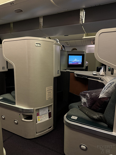 QR817｜Qatar Airways HKG-DOH Business Class｜B77W