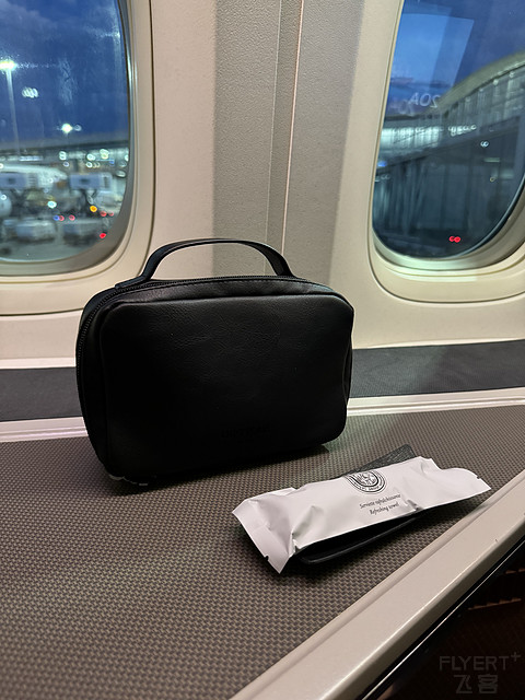 QR817｜Qatar Airways HKG-DOH Business Class｜B77W