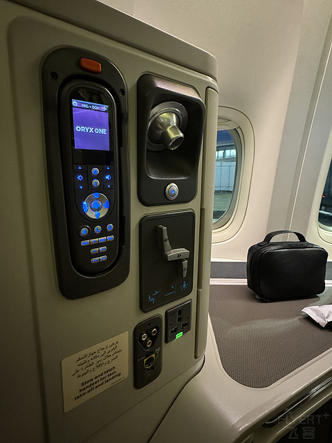 QR817｜Qatar Airways HKG-DOH Business Class｜B77W