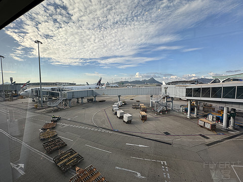 QR817｜Qatar Airways HKG-DOH Business Class｜B77W