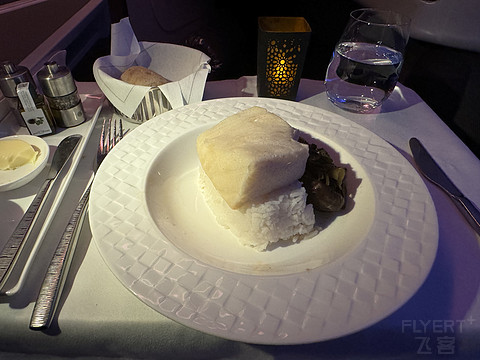 QR817｜Qatar Airways HKG-DOH Business Class｜B77W
