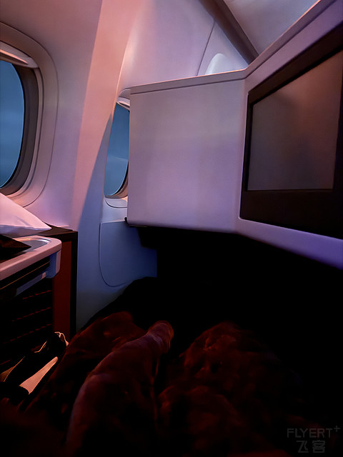 QR817｜Qatar Airways HKG-DOH Business Class｜B77W
