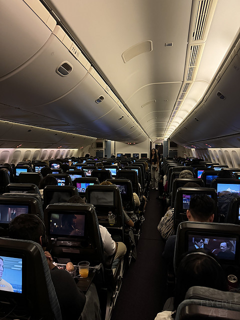 QR817｜Qatar Airways HKG-DOH Business Class｜B77W