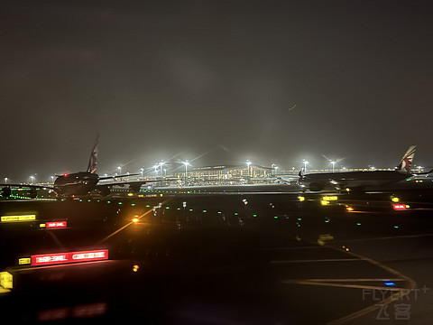 QR817｜Qatar Airways HKG-DOH Business Class｜B77W
