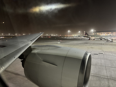 QR817｜Qatar Airways HKG-DOH Business Class｜B77W