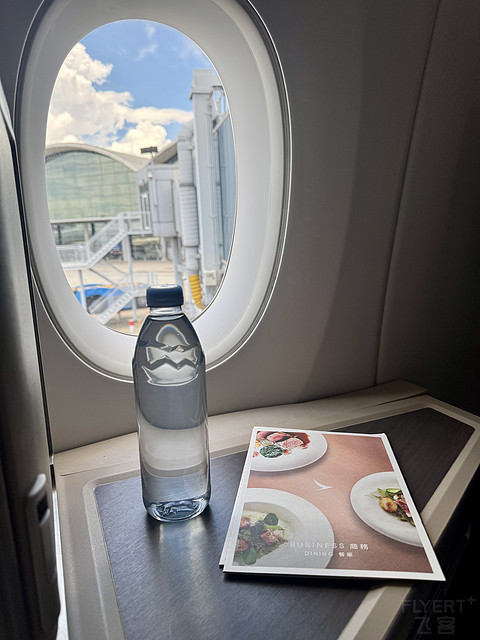 国泰航空A350-900商务舱:香港HKG-大阪关西KIX