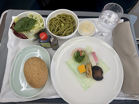 国泰航空A350-900商务舱:香港HKG-大阪关西KIX