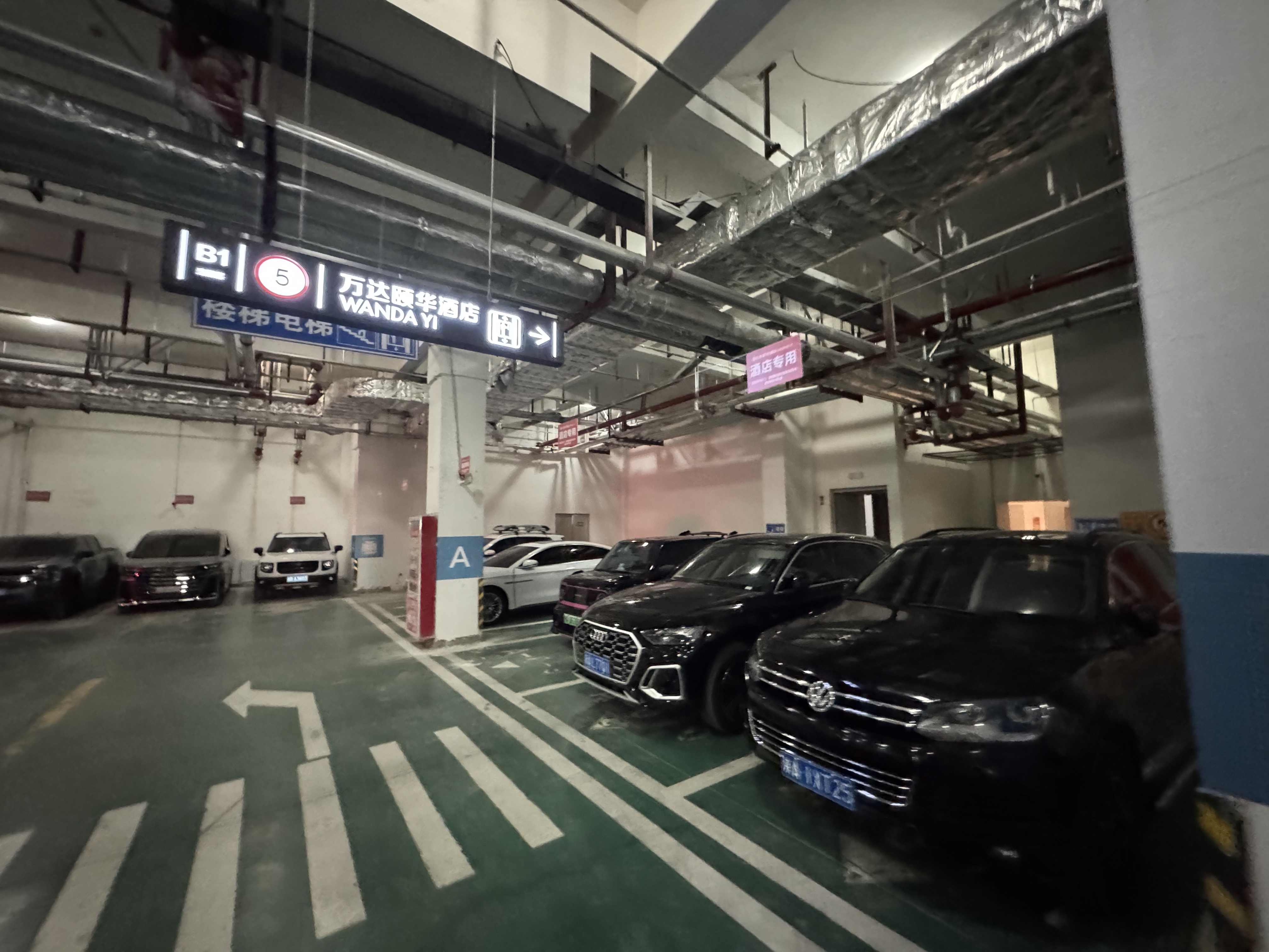 ³ľվûƵ🏨Wanda Yi Urumqi Railway Station