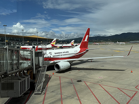 上航家的“小个子”｜上航FM9454 KMG-SHA B737-700公务舱体验