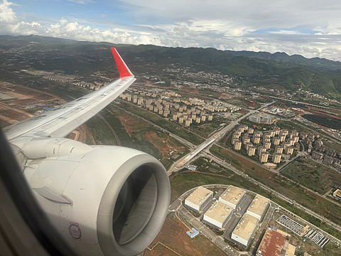 上航家的“小个子”｜上航FM9454 KMG-SHA B737-700公务舱体验