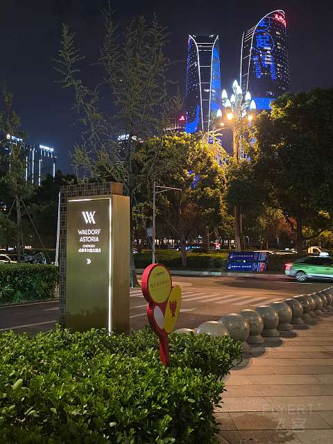 在时钟下相见｜成都华尔道夫酒店双子塔景观房体验