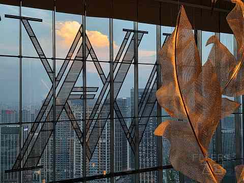 在时钟下相见｜成都华尔道夫酒店双子塔景观房体验