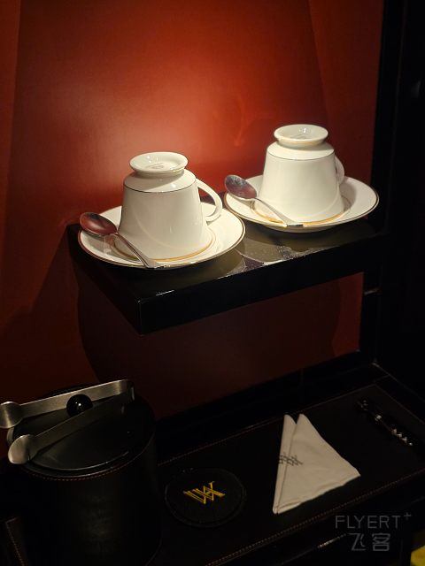 在时钟下相见｜成都华尔道夫酒店双子塔景观房体验