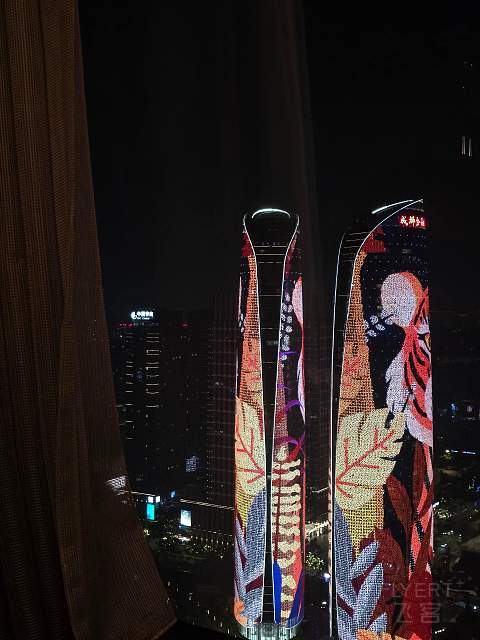 在时钟下相见｜成都华尔道夫酒店双子塔景观房体验