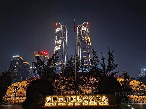 在时钟下相见｜成都华尔道夫酒店双子塔景观房体验