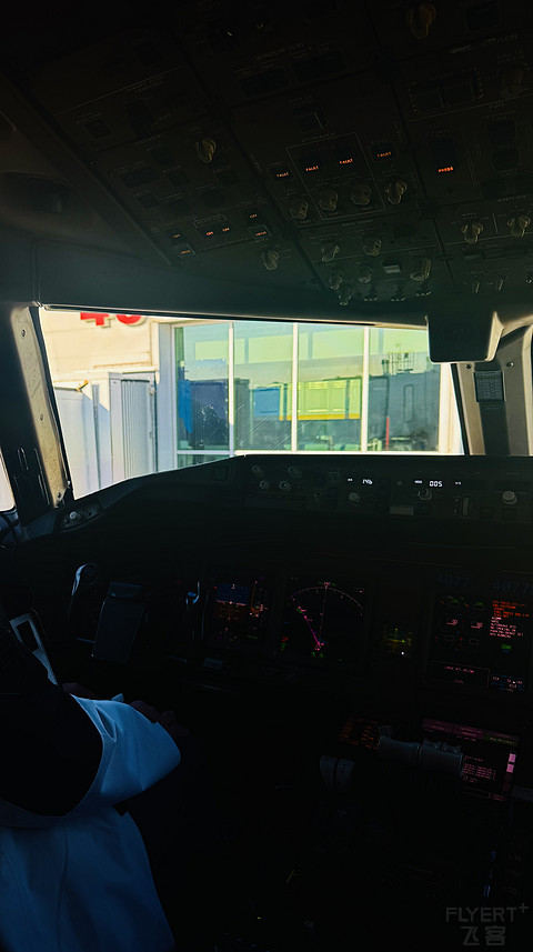 计划已久的美联航国内版772打卡之行 | UA1828 MCO-ORD 奥兰多-芝加哥 飞行快报