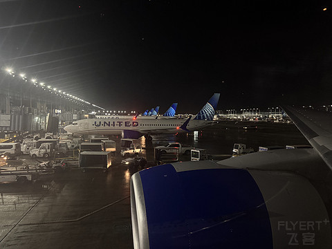 计划已久的美联航国内版772打卡之行 | UA1828 MCO-ORD 奥兰多-芝加哥 飞行快报