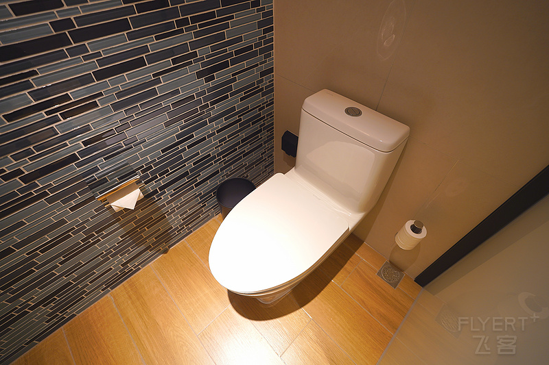 111909EVNyDcTT2InY2OpR.jpg