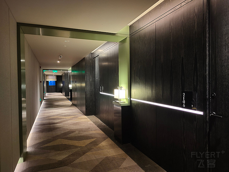 182801PhJYtn9rIocut74F.jpg