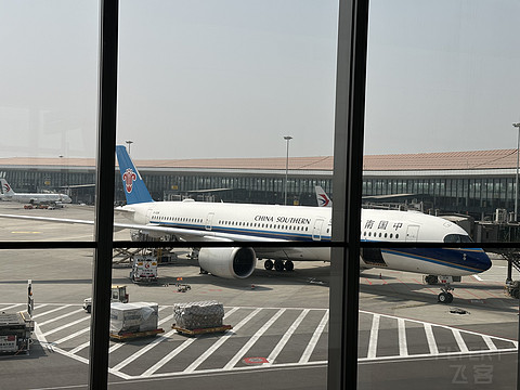 首乘南航长途航线｜伦敦希思罗-北京大兴-香港｜A359经济舱往返体验