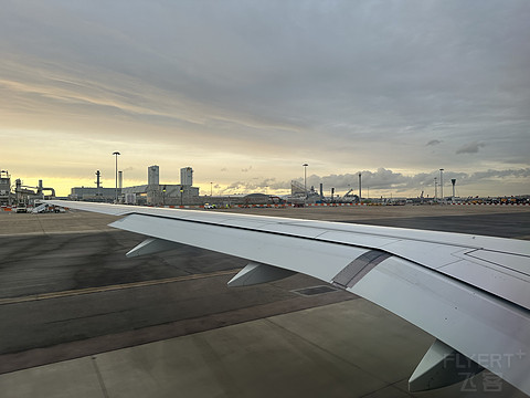 阿姆斯特丹之旅｜荷兰皇家航空 KLM｜LHR-AMS 往返体验｜解锁新机型E295