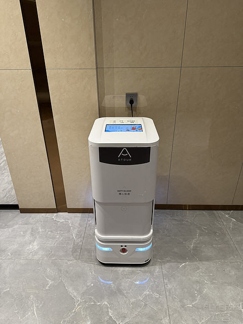 打卡中国面积最大的市辖区-新疆哈密市伊州区-哈密艾扉酒店新民五路美食街店