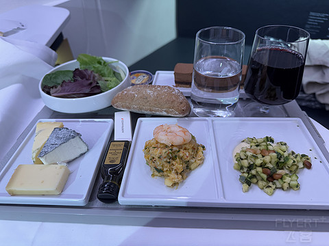 法国航空AF116，🇫🇷戴高乐-🇨🇳浦东，商务舱1A是真的宽。