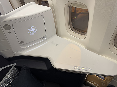 法国航空AF116，🇫🇷戴高乐-🇨🇳浦东，商务舱1A是真的宽。