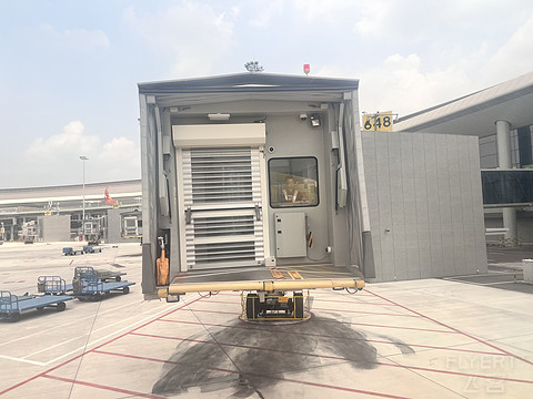 唯有牡丹真国色｜CA4360:湛江吴川-重庆江北，盛开在空中的黄牡丹