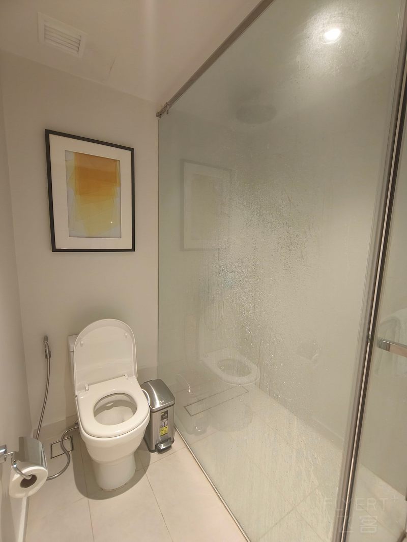 2043572s606wKydJIBO5EY.jpg