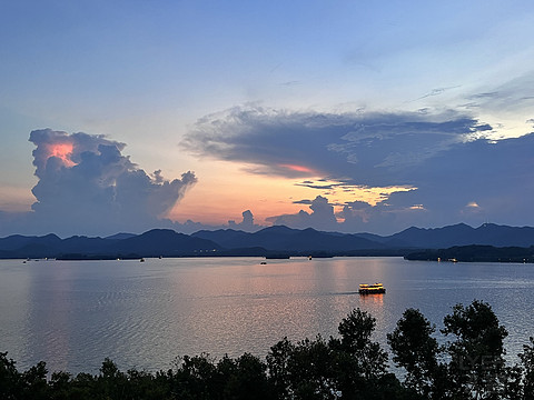 山色空蒙雨亦奇--杭州君悦套房