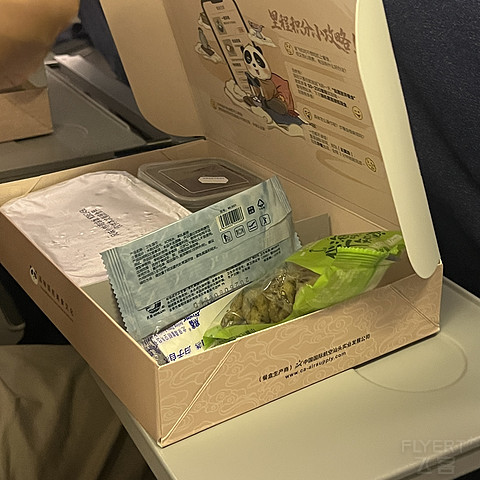 一次来自20年机龄波音737的准点飞行：沪津CA2822冷热交织与颠簸之旅