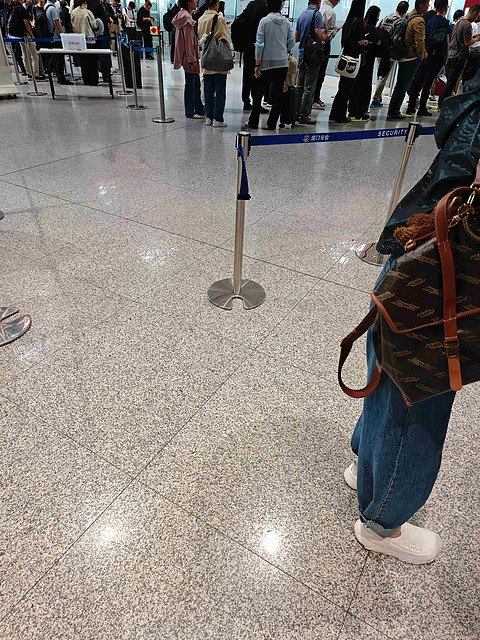 台风天返深｜深圳航空ZH9106体验报告