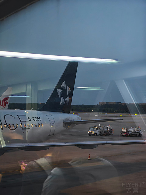 台风天返深｜深圳航空ZH9106体验报告