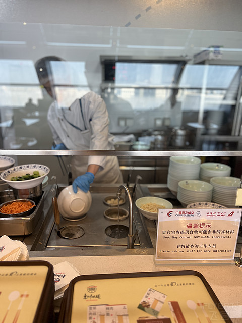 “东航那碗面：老北京炸酱面粉墨登场”首都机场T2东航贵宾室报告