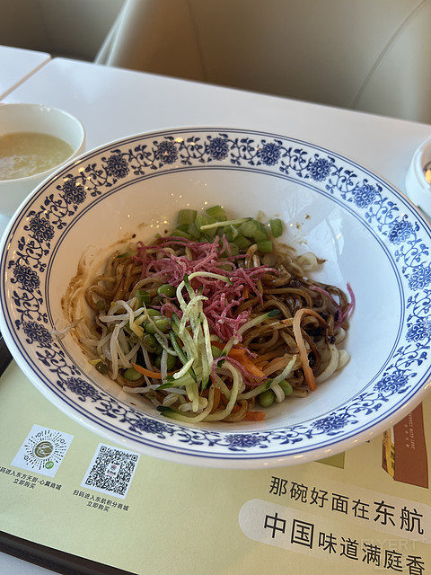 “东航那碗面：老北京炸酱面粉墨登场”首都机场T2东航贵宾室报告